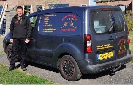 Folkert de Jong van Plaagdierbestrijding Folkert de Jong met bus